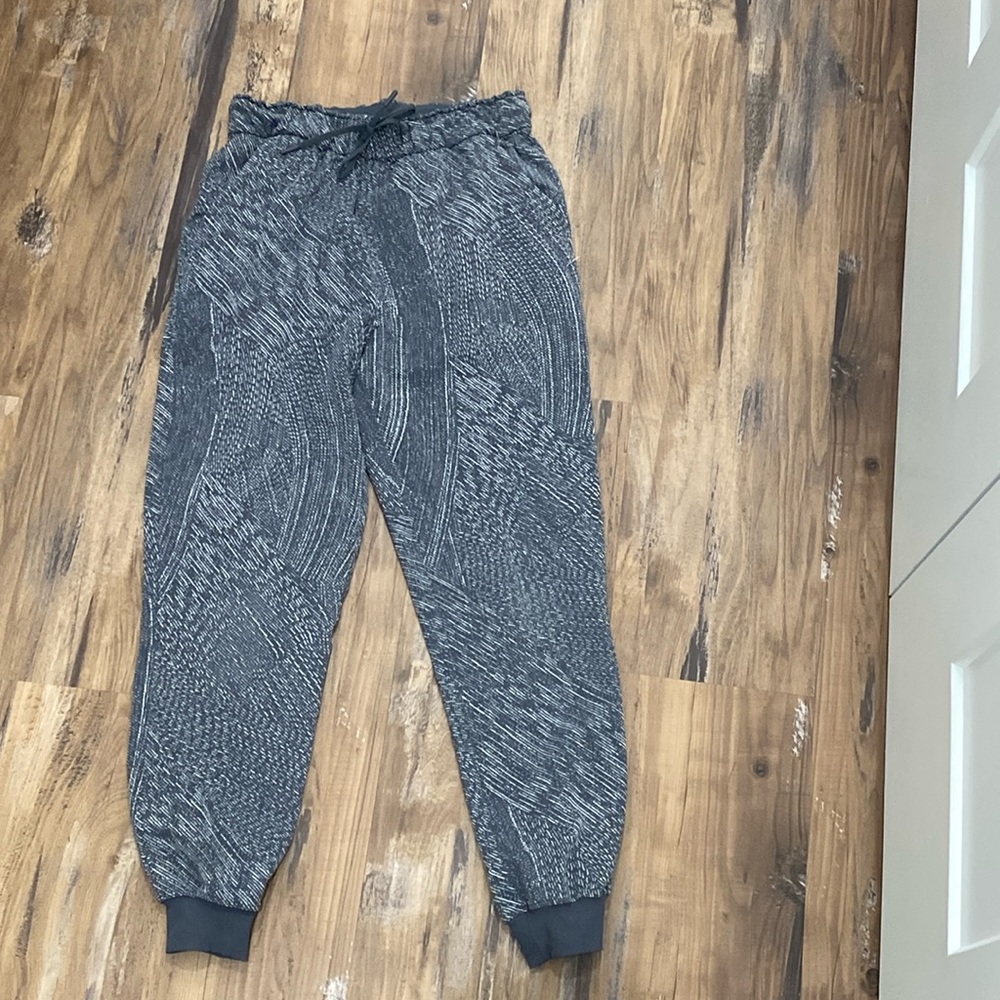 Lululemon stretch high rise jogger *full length size 6